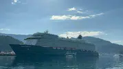 Marmaris limanlarına dev gemilerle binlerce turist akını