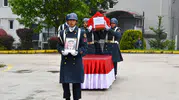 27 yaşındaki komutanın veda öncesi öğrencilere uzattığı yardım eli