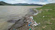 Erciş’te doğa talanı Koçköprü Barajı’nı çöp gölüne çevirdi