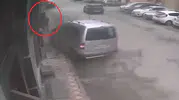 Eskişehir’de kontrolden çıkan araç kaldırımdaki yayayı hayattan kopardı