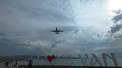 Van uçağı sis yüzünden rotasını değiştirdi