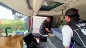 İskenderun’da tırın yatak altına gizlenmiş milyonluk sevkiyat yakalandı