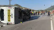 Mersin'de okul servisi kaza yaptı 17 kişi hastaneye kaldırıldı