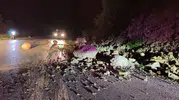 Tokat’ta heyelan korkuttu Dev kayalar yolu kapattı
