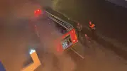 Sancaktepe'de otomobilin yanma anı kameraya yansıdı