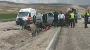 Bayram yolculuğu acı bitti Sivas'ta minibüs devrildi