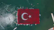 Sapanca Gölü’nde dev bayrakla 19 Mayıs kutlaması