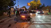 Sazova girişinde otomobiller çarpıştı İki yaralı