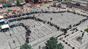 Kırıkkale'de fide bereketi Vatandaşlar yağmura rağmen meydanı boş bırakmadı