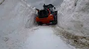 Rize yaylalarında karlar eriyor yollar yeniden açılıyor