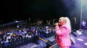 Kibariye Manisa konserinde hemşehrileriyle buluştu
