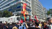 İzmir Cumhuriyet Meydanı'nda miting krizi ve polis müdahalesi