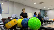 Çorumlu anneler bowling salonunda stres attı