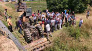 İnegöl'de traktör köprüden uçtu Muhtarın müdahalesi hayat kurtardı