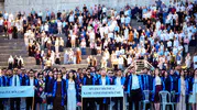 Sakarya Üniversitesi mezunları diplomalarını stadyumda teslim aldı