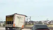 Bursa trafiğinde yan yatan dorse paniği