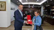 Elazığ’da bayrak hassasiyeti gösteren vatandaşa başkanlıkta teşekkür