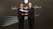 Uçak parçasından kredi kartı ürettiler