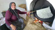 Yozgatlı kadınlar imece usulü kışlık yufka ekmek için kolları sıvadı