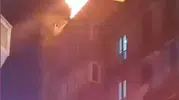 Esenyurt’ta geceyi aydınlatan çatı yangını korkuttu