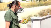 Sakarya’da yılan paniğini tek başına bitiren belediye personeli