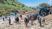 Kınık Köyü sakinleri el birliğiyle su hattını yeniledi