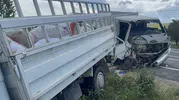 Elazığ’da iki kamyonet çarpıştı iki kişi yaralandı