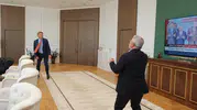 Çorum Belediye Başkanı ile Hollandalı Büyükelçiden makamda futbol maçı