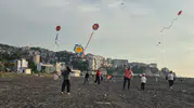 Zonguldak sahiline umut uçurtmalarıyla mesaj gönderdiler