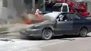 Erzurum’da seyir halindeki otomobil alevlere teslim oldu