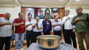 Cemil Tugay Karşıyaka'daki aşure buluşmasına katıldı