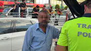 Alkollü sürücünün çarptığı refüjden kopan taşlar tramvaydaki yolcuları yaraladı