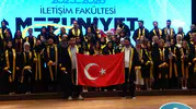 Malatya'da genç iletişimciler diplomalarını havaya fırlattı