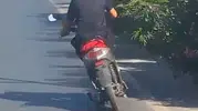 Alanya trafiğinde akıllara durgunluk veren motosiklet şovu