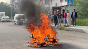 Tamirden çıkan motosiklet yolda alev topuna döndü