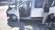 Mersin Erdemli yolunda iki araç çarpıştı