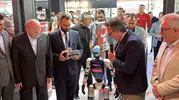 Düzce’de teknoloji mağazası açılışında robot sürprizi