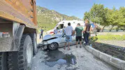 Menteşe'de otomobil kamyona çarptı 22 yaşındaki sürücü yaralı