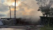 Sultangazi’de dev plastik deposu alevlere teslim oldu