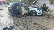 Antalya'da hareket halindeki otomobil alevlere teslim oldu