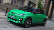 Renault ikonik modellerini yeni batarya ve motorla güncelliyor