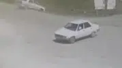 Siverek’te akaryakıt istasyonu girişinde otomobil şarampole uçtu