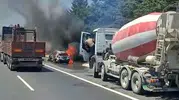 TEM Otoyolu'nda seyir halindeki araç küle döndü