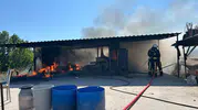 Serik’te besicinin konteyneri alevlere teslim oldu