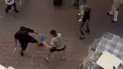 Fatih sokaklarında bıçaklı dehşet anları kameraya yansıdı