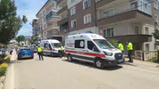 Orhangazi'de kontrolden çıkan araç apartman bahçesine daldı