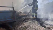 Hatay Altınözü’nde bahçedeki alevler römorka kadar ulaştı