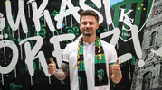 Kocaelispor orta saha yıldızı Linetty ile yola devam ediyor
