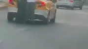 Diyarbakır trafiğinde taksiye tutunup ölüme meydan okudular