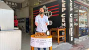 Osmaniyeli esnaftan Aziz Yıldırım için sürpriz kutlama